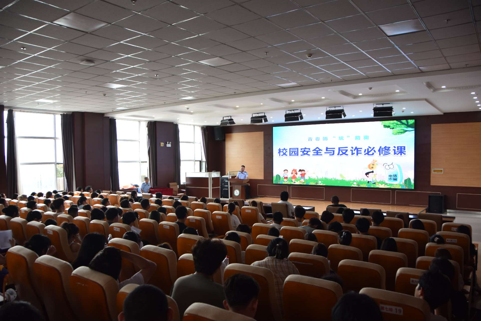 延边大学少数民族预科班联合珲春市海东派出所开展新生入学教育之安全宣讲