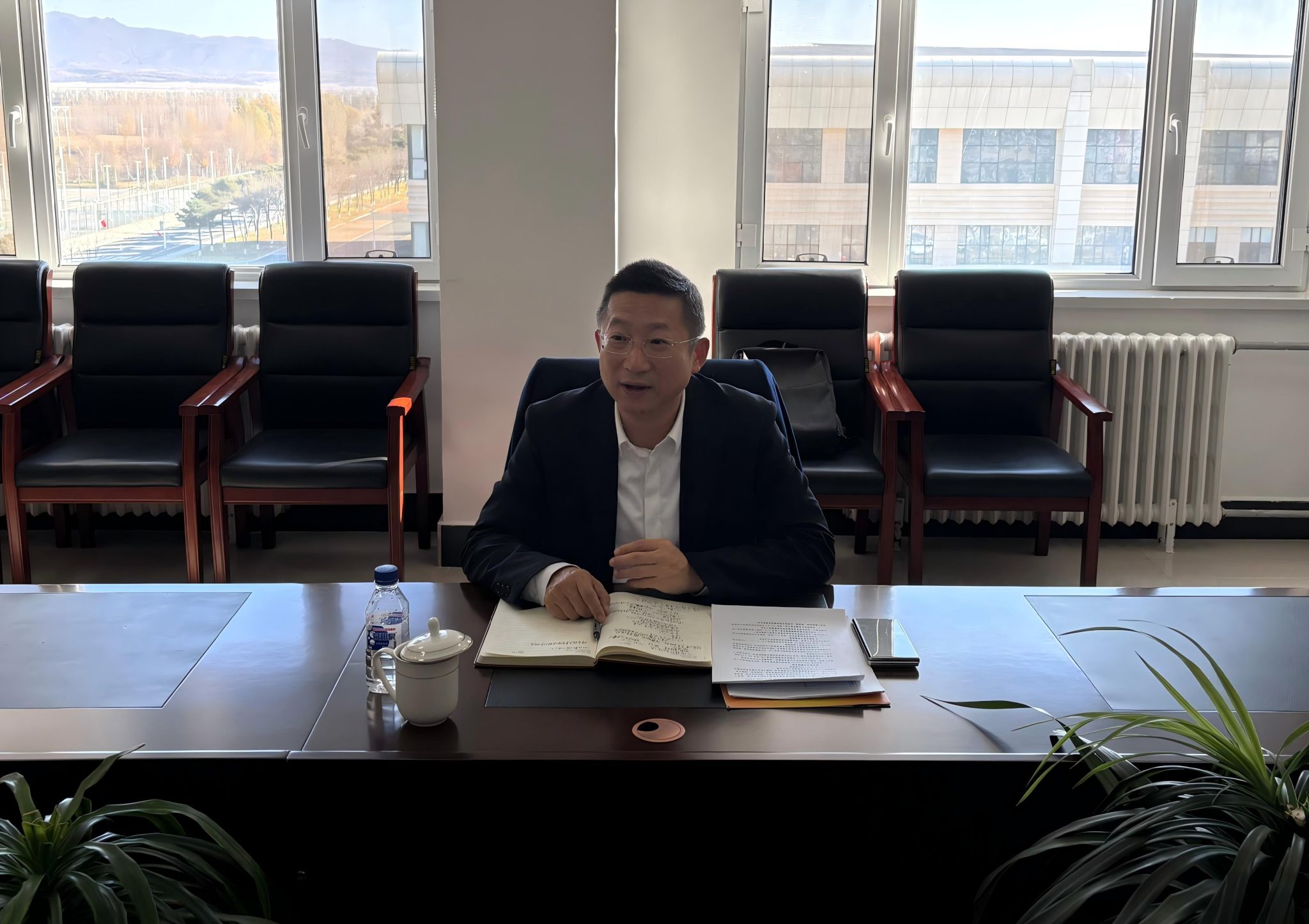 延边大学党委副书记于金欢召开珲春校区事务管理部工作例会