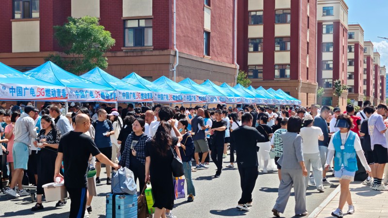 延边大学珲春校区举办迎新美食展