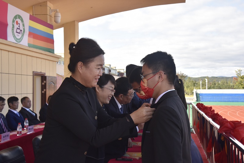 金雄讲话珲春校区开学典礼现场审核:孙博杨,金贤姿编辑:陈永鑫摄影:李