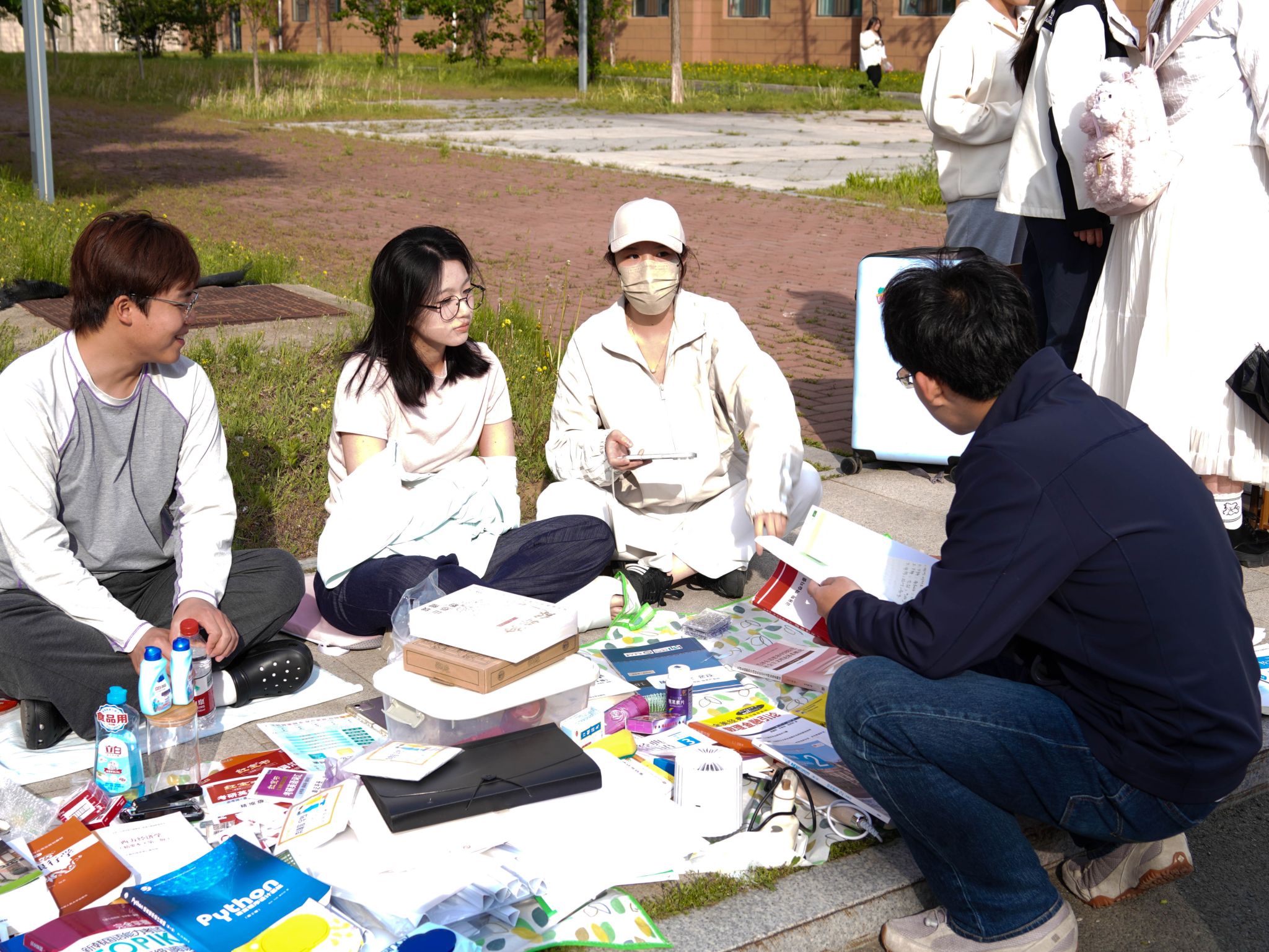 延边大学珲春校区毕业闲物市集暨周末烟火市集双启幕